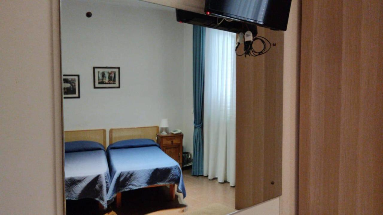 Hotel Caporal ミノーリ エクステリア 写真