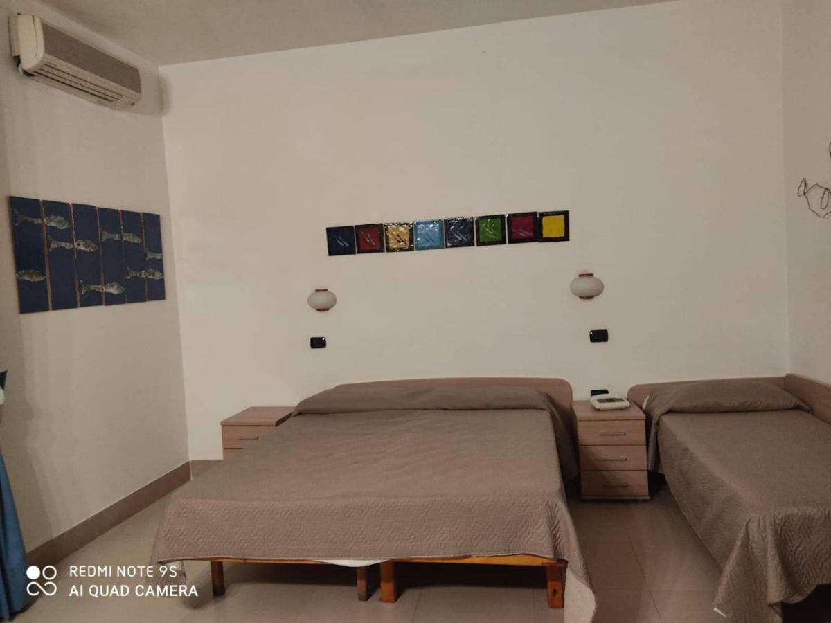 Hotel Caporal ミノーリ エクステリア 写真