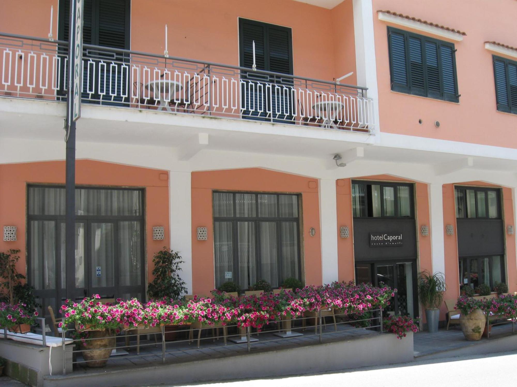 Hotel Caporal ミノーリ エクステリア 写真